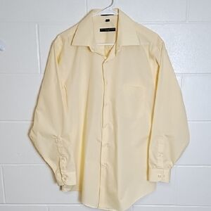 Soft Yelllow Button Up Fitted Dress Shirt Long Sleeve 1 Pocket